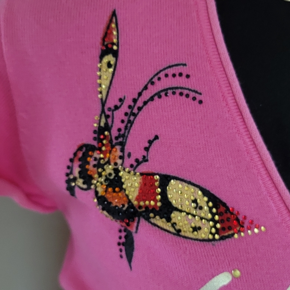 Pink Graphic V-Neck Women Top - Picture 4 of 10